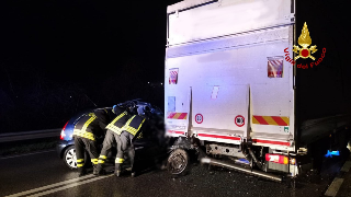 Incidenti: mortale a Cagli, auto nel fossato a Vallefoglia e frontale ad Ancona